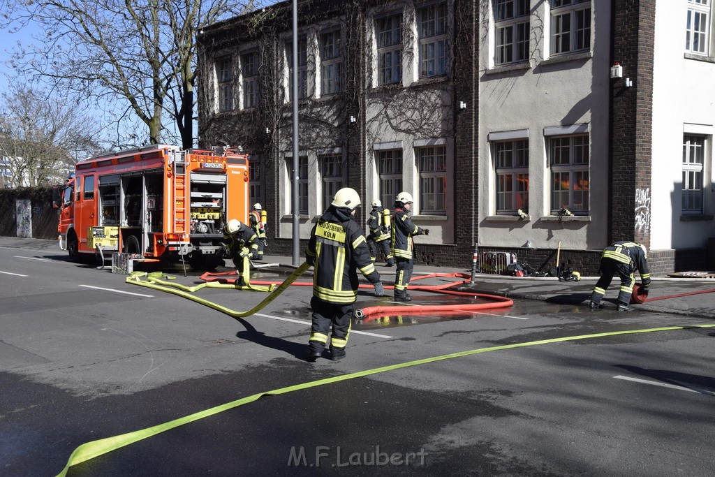 Feuer 4 Koeln Muelheim Deutz Muelheimerstr P470.JPG - Miklos Laubert